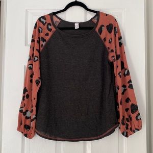 CY Fashion Leopard Sleeve Sweater